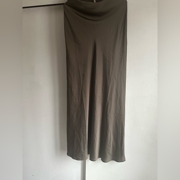 Guess Elegant Brown Satin Maxi Skirt - Picture 3 of 6